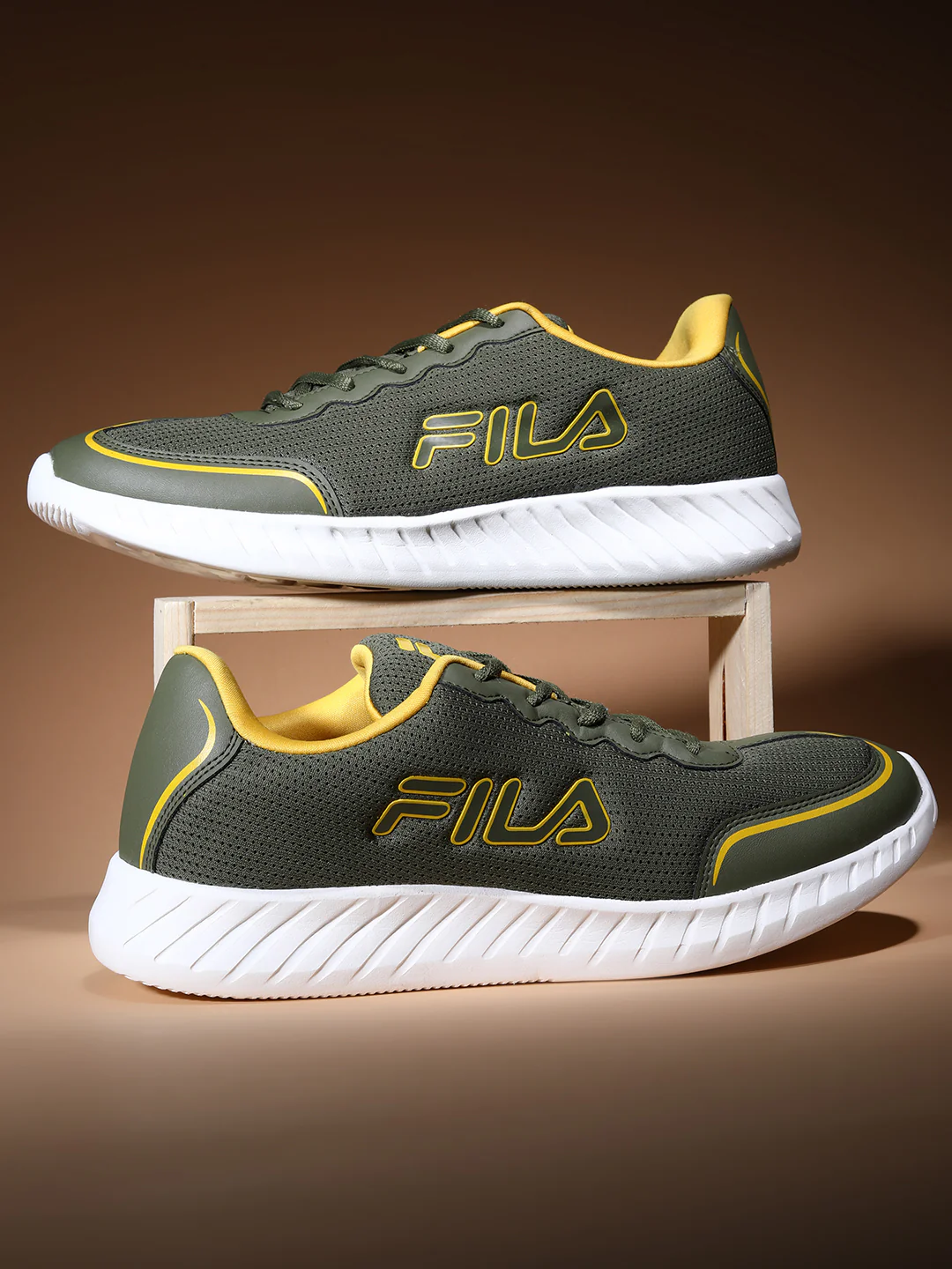Fila Black Beesan Men's Running Shoes - Image 2