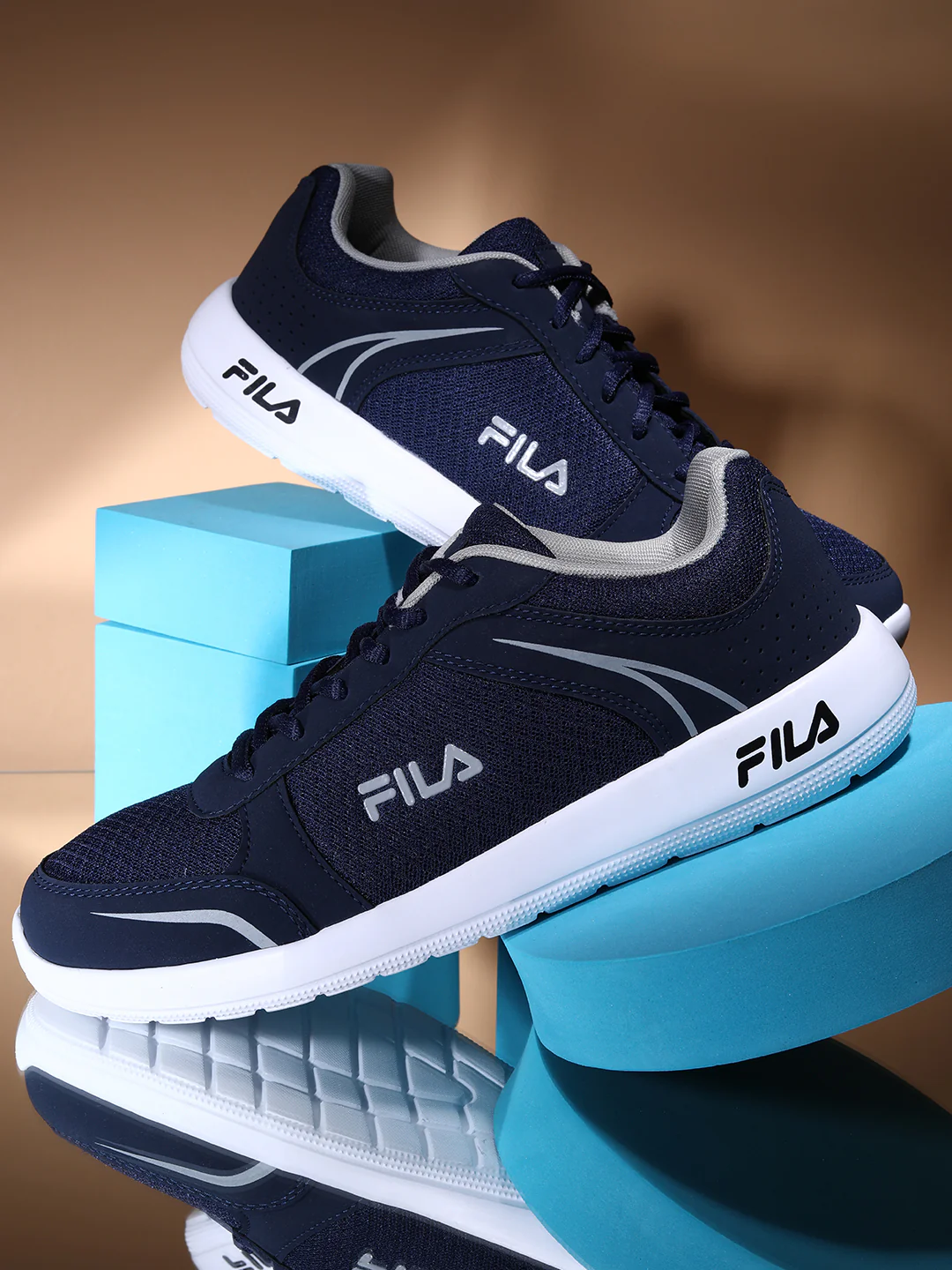 Fila Light Green Gollar Men's Running Shoes - Image 2